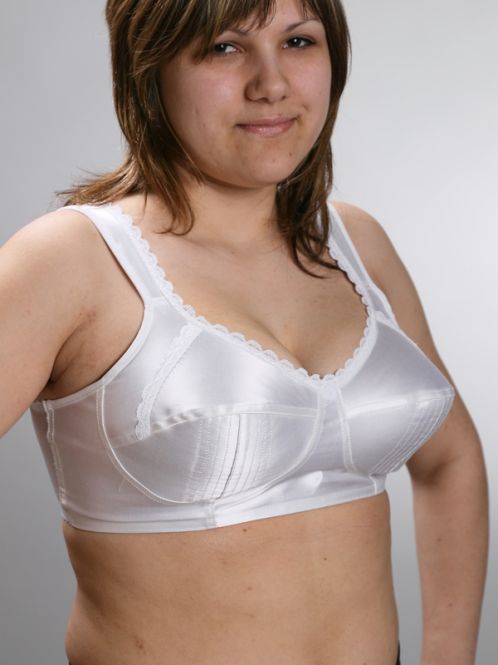 Прозрачный белый лиф на груди жены фото
